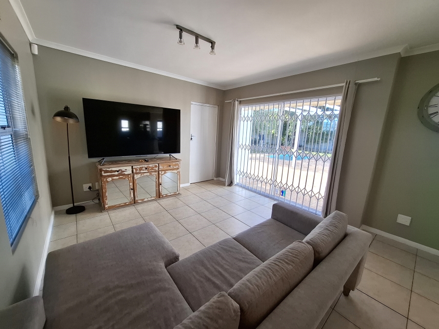 To Let 4 Bedroom Property for Rent in Sunningdale Western Cape